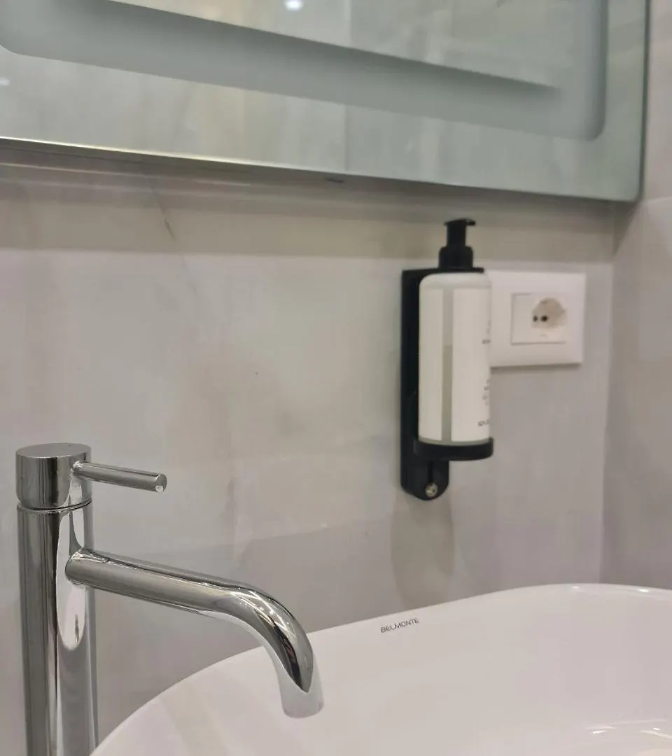 Star Hotel astir Yzberishti