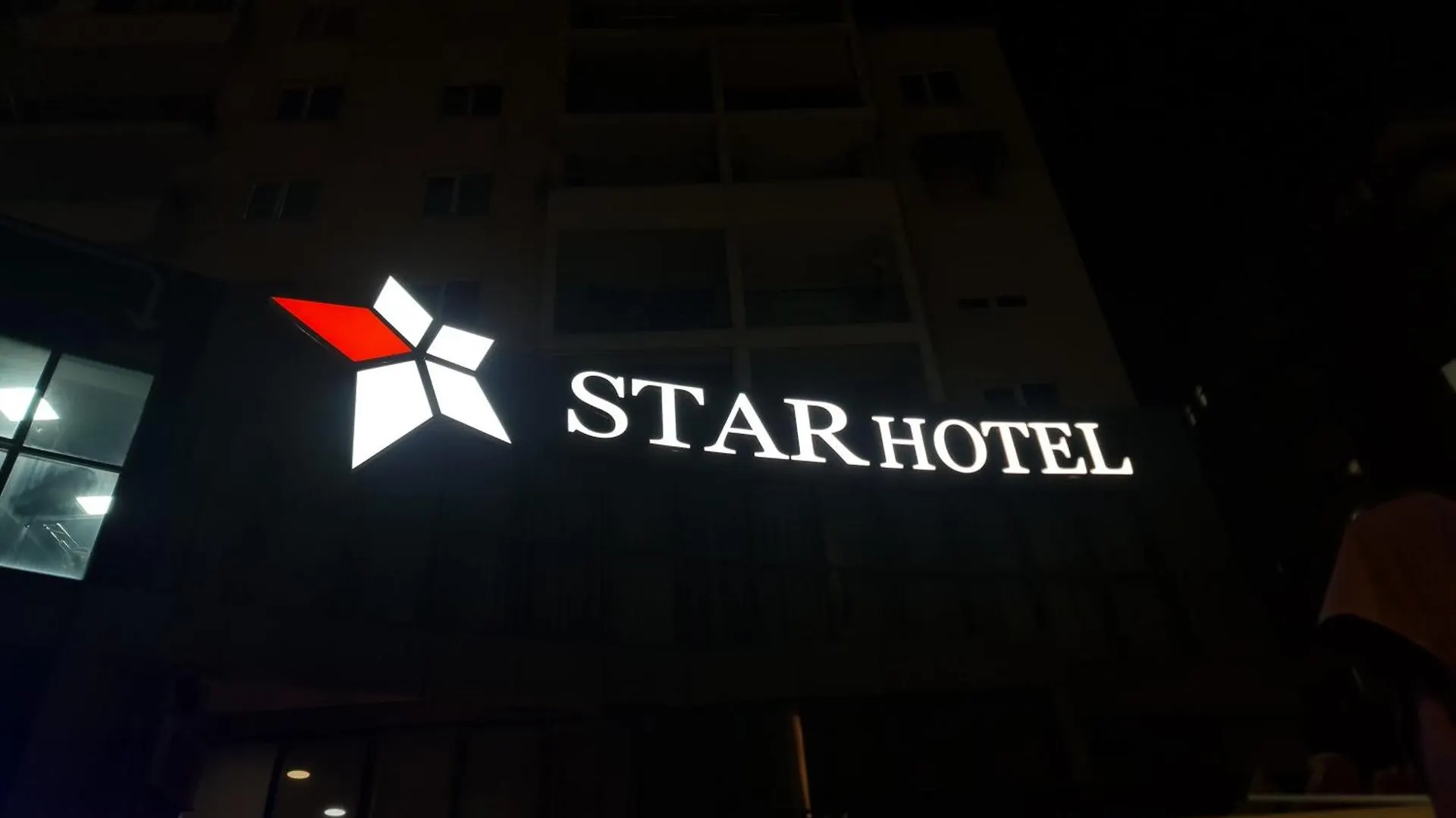 Star Hotel astir Yzberishti Albania