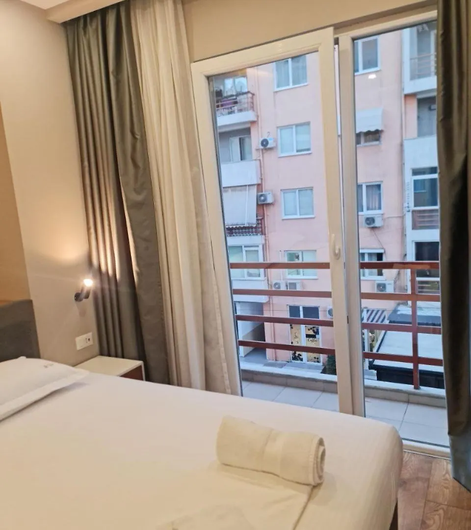 Star Hotel astir Yzberishti