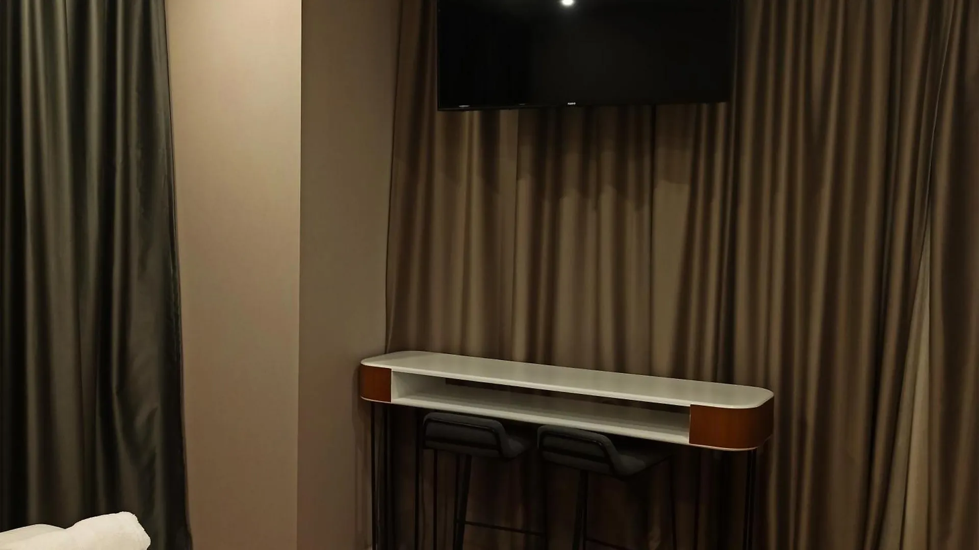 Star Hotel astir Yzberishti