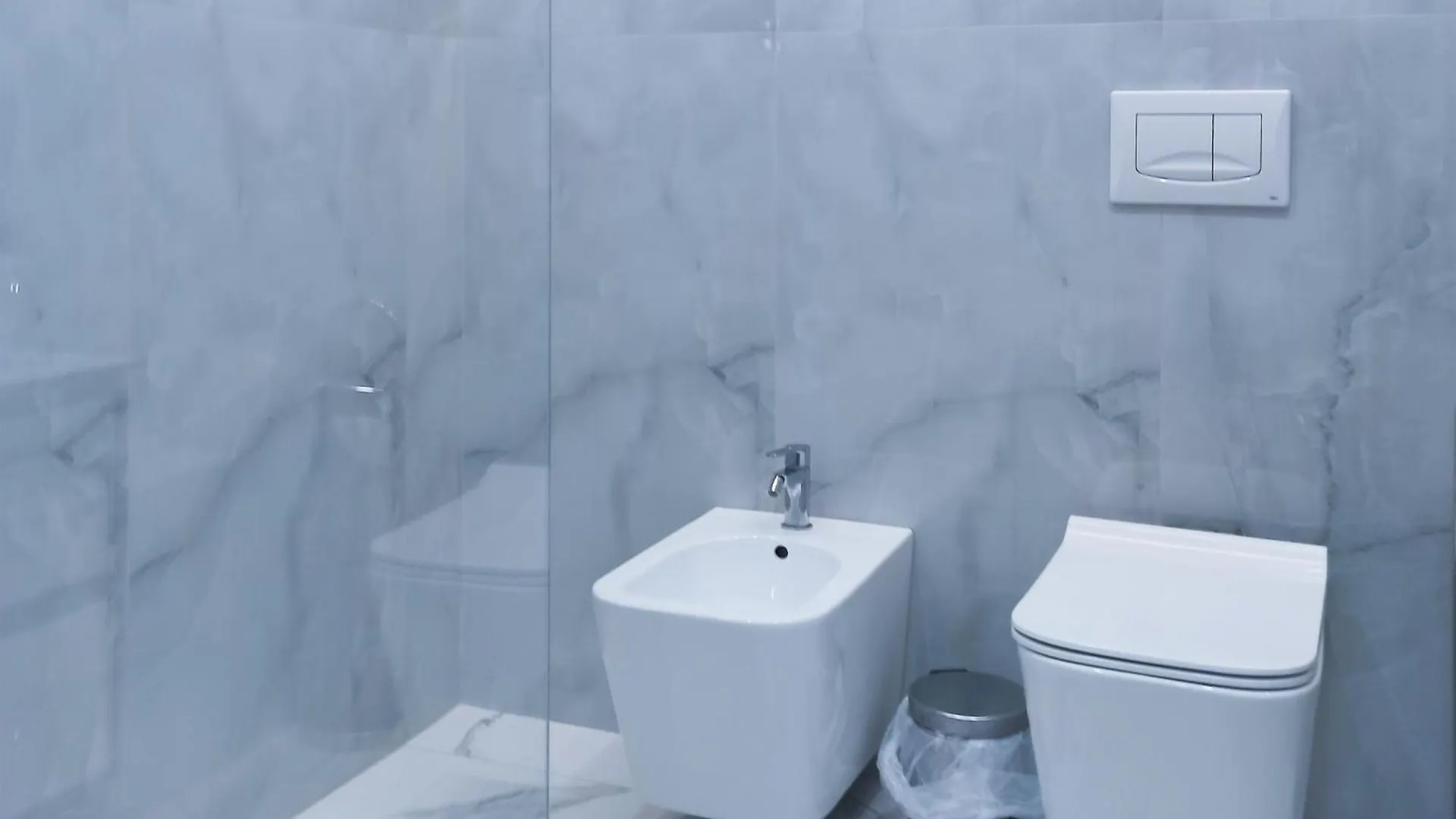 Star Hotel astir Yzberishti