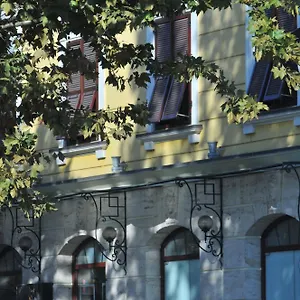 Monarc **** Tirana